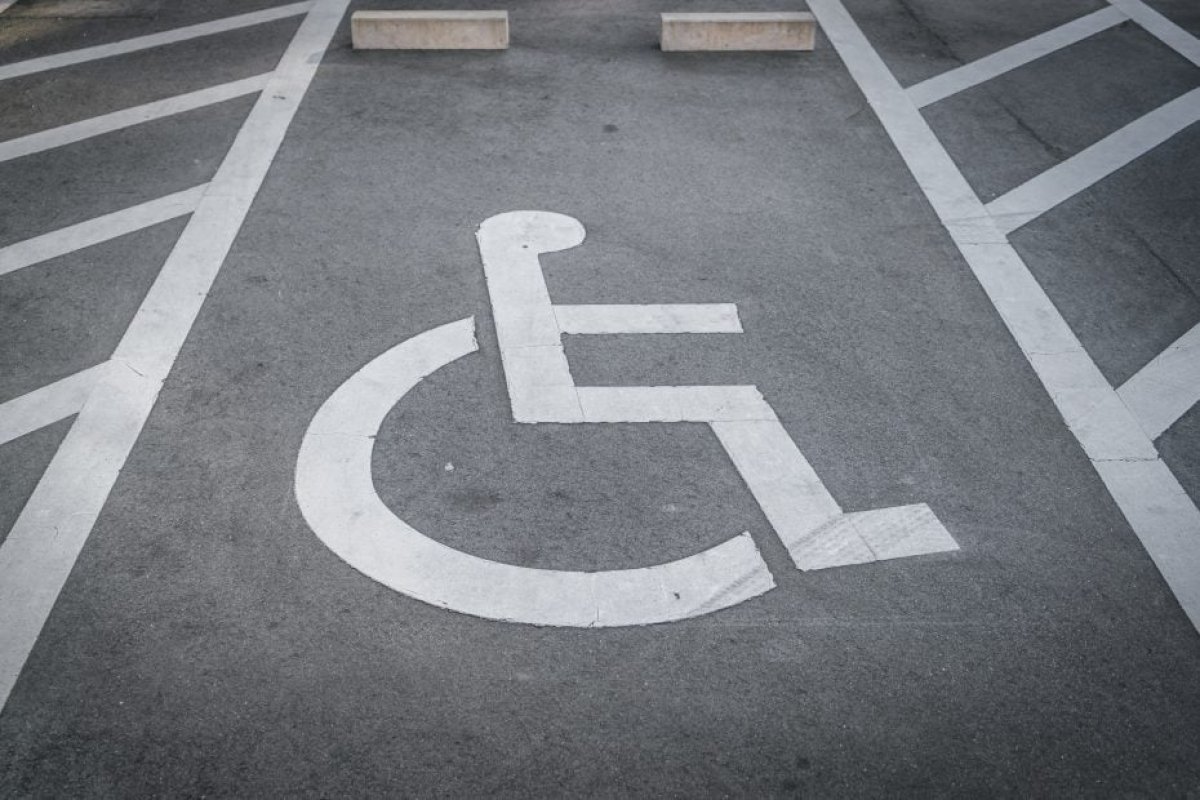 NE PARKIRAJTE Večeras počinje obilježavanje mesta za osobe sa invaliditetom