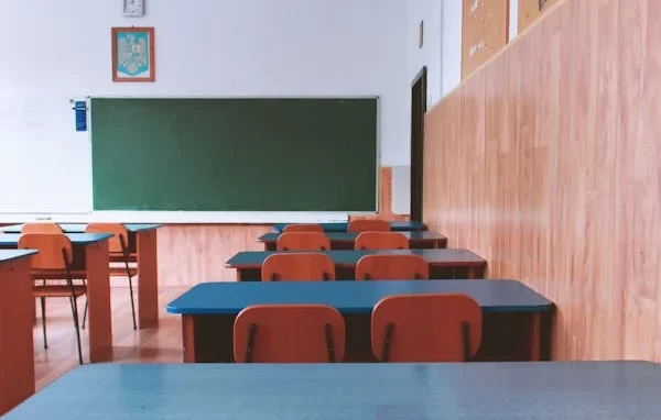 PREVOZ I STIPENDIJE 100 maraka za učenike koji upišu deficitarna za imanja